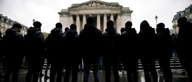 Массовые акции протеста в Бобиньи спровоцированы задержанием группы подростков во Франции